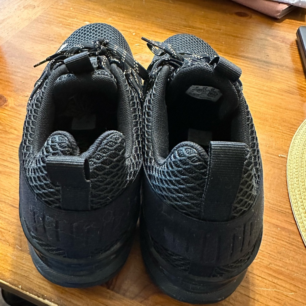 Puma shoes. Size 10